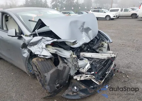 2025 Tesla Model Y Performance Dual Motor All-Wheel Drive z USA, uszkodzony, nr VIN 7SAYGDEF7SF254766